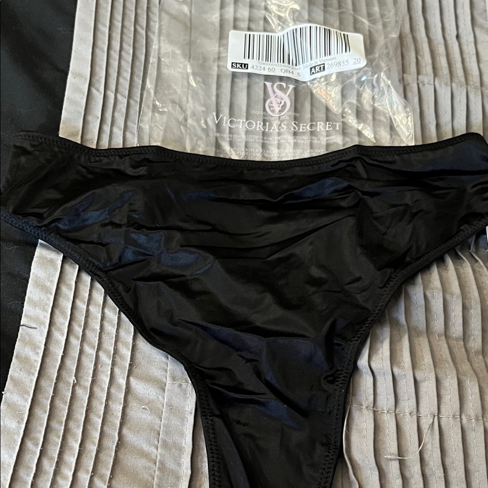 Victoria's Secret Panties Thong size Small